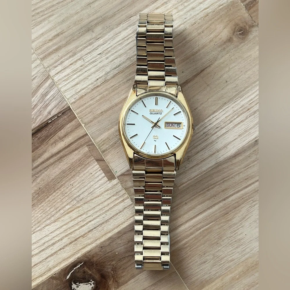 Seiko SQ Vintage Men’s Watch Silvery White Dial Gold-Tone Bracelet Date Window